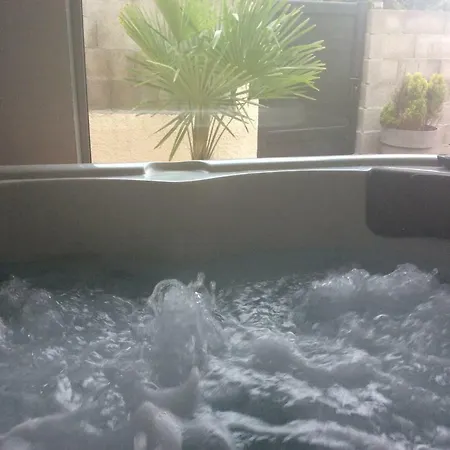 Maison Atypique Chez L Habitants בית אירוח *