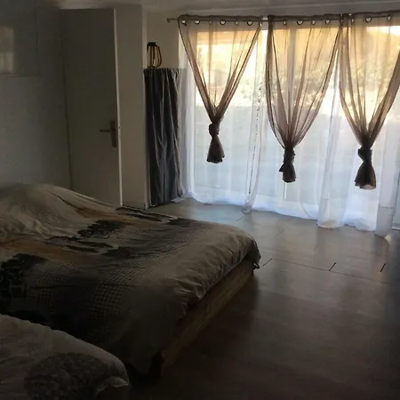 Maison Atypique Chez L Habitants בית אירוח